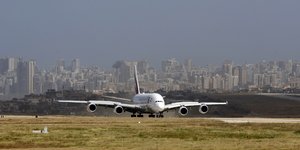 Αεροπλάνο ετοιμάζεται για απογείωση στο αεροδρόμιο της Βηρυτού