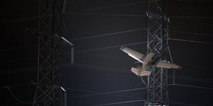 ΗΠΑ: Αεροπλάνο καρφώθηκε σε πυλώνα ρεύματος 