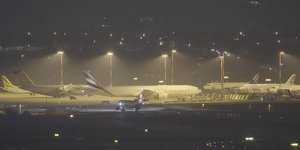 Το αεροπλάνο της Emirates με τον ύποπτο επιβάτη