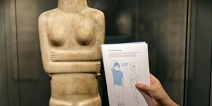 αγαλμα χαρτι