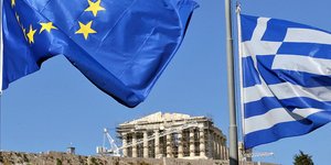Ακρόπολη, ευρωπαϊκή και ελληνική σημαία