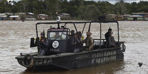Πλοίο της αστυνομίας στον Αμαζόνιο