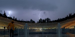 Αστραπές πάνω από το Καλλιμάρμαρο