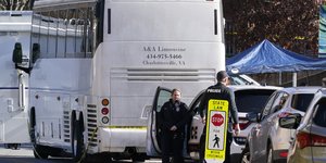 Αστυνομικοί στο λεωφορείο που έπεσαν πυροβολισμοί στη Βιρτζίνια των ΗΠΑ