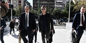 Αριστερά ο Γιάννης Μαντζουράνης 