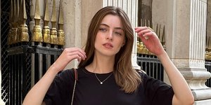 Γυναίκα με μαύρο τοπ