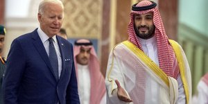 Ο Προέδρος των ΗΠΑ, Τζο Μπάιντεν και ο πρίγκιπας διάδοχος της Σαουδικής Αραβίας, Μοχάμεντ Μπιν Σαλμάν/ Φωτογραφία αρχείου: AP