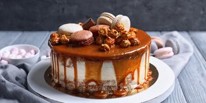 Λαχταριστή τούρτα με επικάλυψη καραμέλας