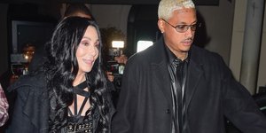 H Cher με τον 36χρονο σύντροφό της, Έντουαρντ Αλεξάντερ