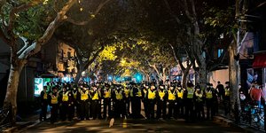 Με καταστολή απαντά το ΚΚΚ στις πρωτοφανείς διαδηλώσεις που σαρώνουν την Κίνα