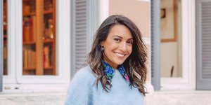 Η Ευγενία Σαμαρά με πουλόβερ H&M