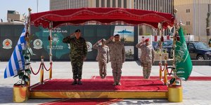 Ο Αρχηγός ΓΕΕΘΑ στη Σαουδική Αραβία, με τον ομόλογό του στρατηγό στρατηγού Fayyad bin Hamed Al-Ruwaili/ Twitter