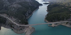 Ταξιδεύοντας με φουσκωτό στην λίμνη Κρεμαστών και στα στενά του Αχελώου