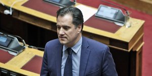 Ο Αδωνις Γεωργιάδης στα έδρανα της Βουλής