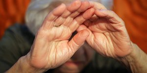 Κακοποίηση ηλικιωμένων / Φωτογραφία αρχείου