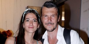 Ο Ιωάννης Παπαζήσης και η Αναστασία Παντούση ξεκίνησαν τα καλοκαιρινά τους μπάνια