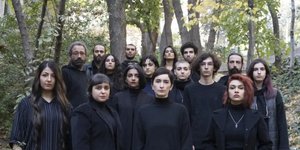 Ηθοποιοί στέλνουν το μήνυμά τους, στεκόμενες απέναντι στο φακό χωρίς μαντίλα/ Instagram/Soheila Golestani