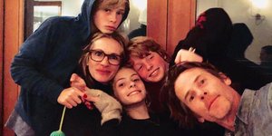 H Τζούλια Ρόμπερτς με την οικογένειά της 