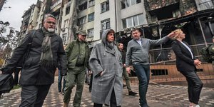 Στις βομβαρδισμένες πόλεις της Ουκρανίας η Σακελλαροπούλου