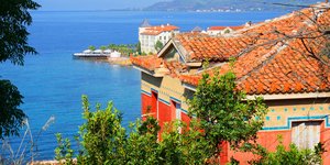 κεραμίδια χρωματιστο σπιτι