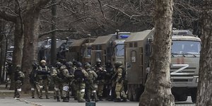 Ρώσοι στρατιώτες στην Χερσώνα λίγο μετά την έναρξη του πολέμου στην Ουκρανία