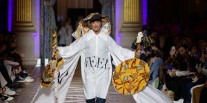 Ο Λάκης Γαβαλάς σε σόου μόδας στο Παρίσι