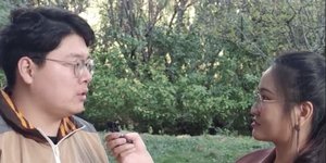 Η Κινέζα Μαριάννα παίρνει συνέντευξη σε Κινέζο φοιτητή που μιλά ελληνικά