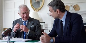 Τετ α τετ Μητσοτάκη, Βασιλιά Κάρολου