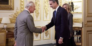 Βασιλιάς Κάρολος, Μητσοτάκης