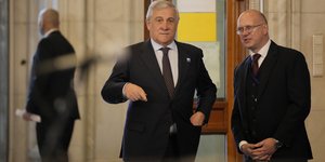 Ο Ιταλός ΥΠΕΞ, Αντόνιο Ταγιάνι, προσέρχεται στη Σύνοδο του ΝΑΤΟ στο Βουκουρέστι/ AP Photos