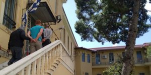 Οι Γερμανοί που κατέβασαν την ελληνική σημαία στην Κρήτη