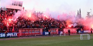 Οπαδοί του Ολυμπιακού στην ανοικτή προπόνηση ενόψει Παναθηναϊκού