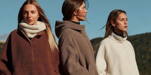 γυναίκες με φούτερ