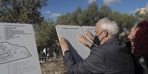 Πινακίδα σε γραφή Braille στην Ακρόπολη