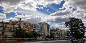 πολυκατοικιες συννεφιά