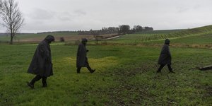 Πολωνοί αξιωματικοί στο σημείο των ερευνών