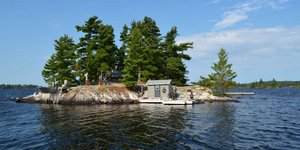 Το Rainy Lake Island, ένα ιδιωτικό νησί στον Καναδά με σπίτι και εξοχικό πωλείται για λιγότερο από 1 εκατομμύριο δολάρια