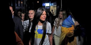 Η Ρουσλάνα επικεφαλής αντιπολεμικής διαδήλωσης για την Ουκρανία, στην πλατεία Συντάγματος