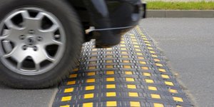 Σαμαράκια στους δρόμους