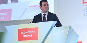 Ο Κώστας Σκρέκας στο συνέδριο του Economist/ Twitter