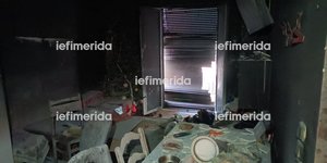 Το εσωτερικό του σπιτιού στον Κολωνό που τυλίχθηκε χθες στις φλόγες