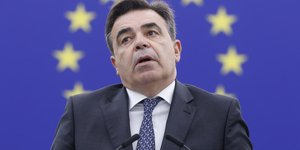 Μαργαρίτης Σχοινάς κεφαλι πισω