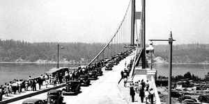 Γέφυρα κατέρρευσε μετά τα εγκαίνιά της