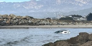 Το Tesla που βρέθηκε στον Ωκεανό