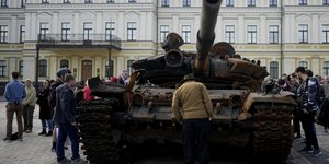 Κατεστραμμένο ρωσικό τανκ στο κέντρο του Κιέβου