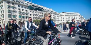 Βασίλισα Μαξίμα κάνει ποδήλατο στη Θεσσαλονίκη