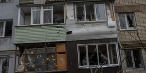 βομβαρδισμενη πολυκατοικια