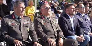 Ο Α/ΓΕΣ Χαράλαμπος Λαλούσης, ο Α/ΓΕΕΘΑ Κων. Φλώρος και ο ΥΦΕΘΑ Νίκος Χαρδαλιάς στην επίδειξη της Π.Α. στο Φλοίσβο