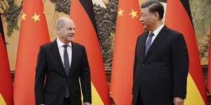 O πρόεδρος της Κίνας, Σι Τζινπίνγκ με τον Γερμανό καγκελάριο Όλαφ Σολτς