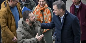 O πρόεδρος της Ουκρανίας, Βολοντίμιρ Ζελένσκι με τον Βέλγο πρωθυπουργό, Αλεξάντερ Ντε Κρο